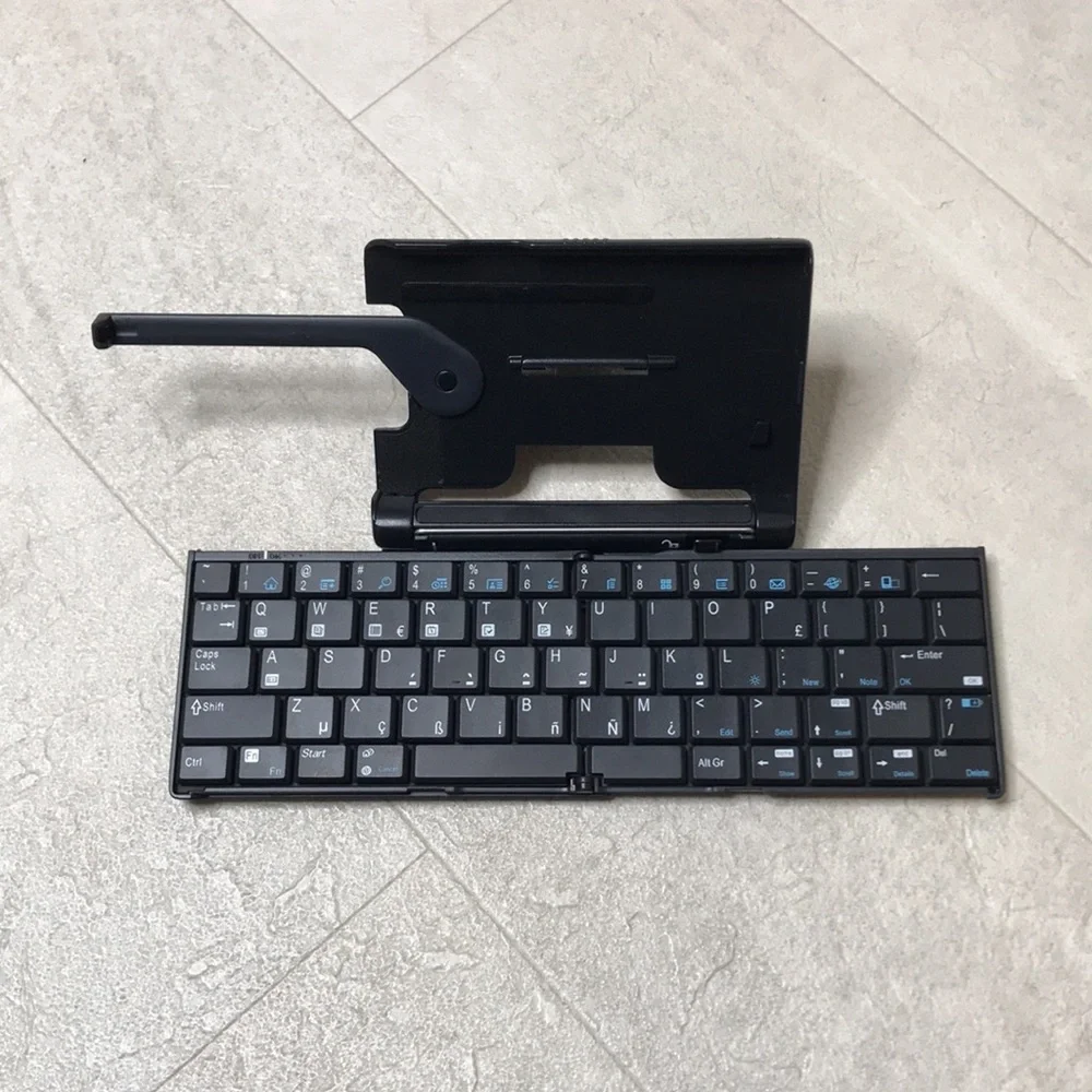 Palm Univeral Wireless Keyboard Black Portable Folding QWERTY Bluetooth Travel